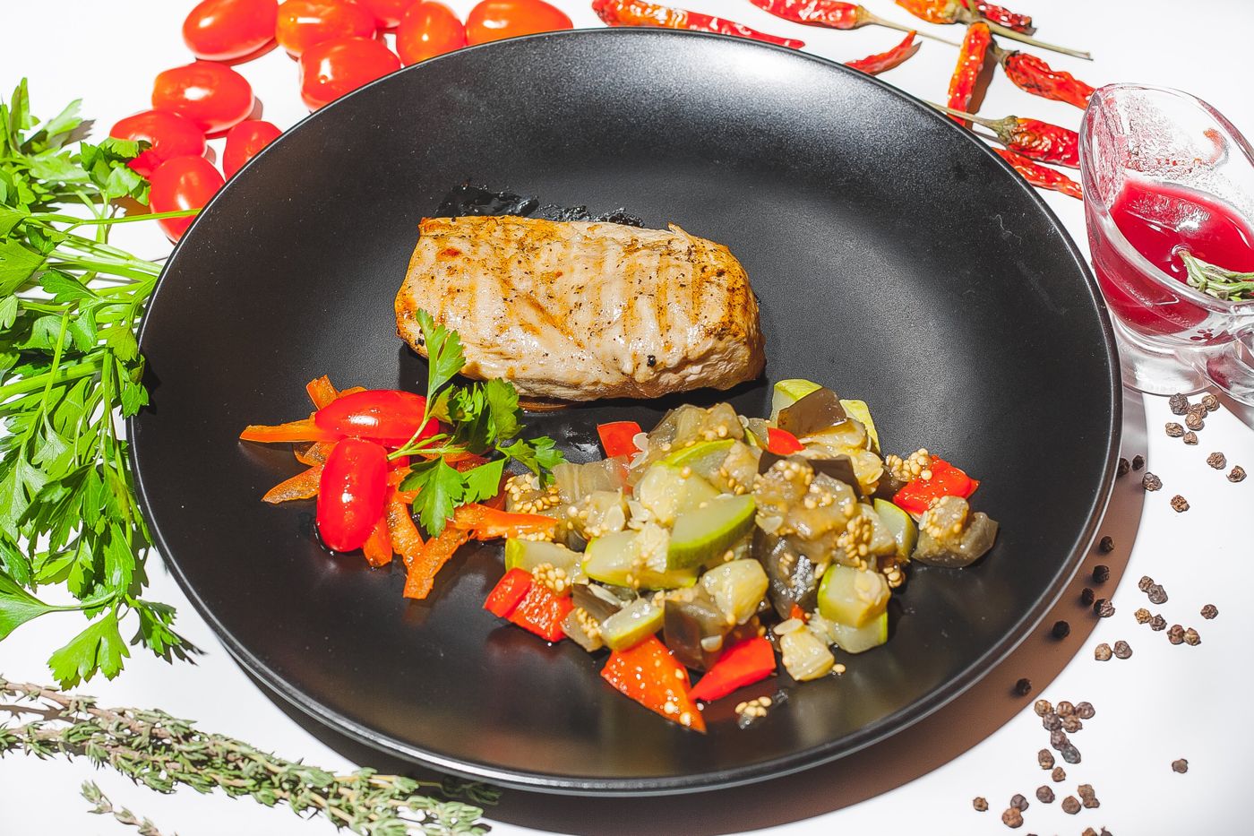 Запечённая рыба с овощами